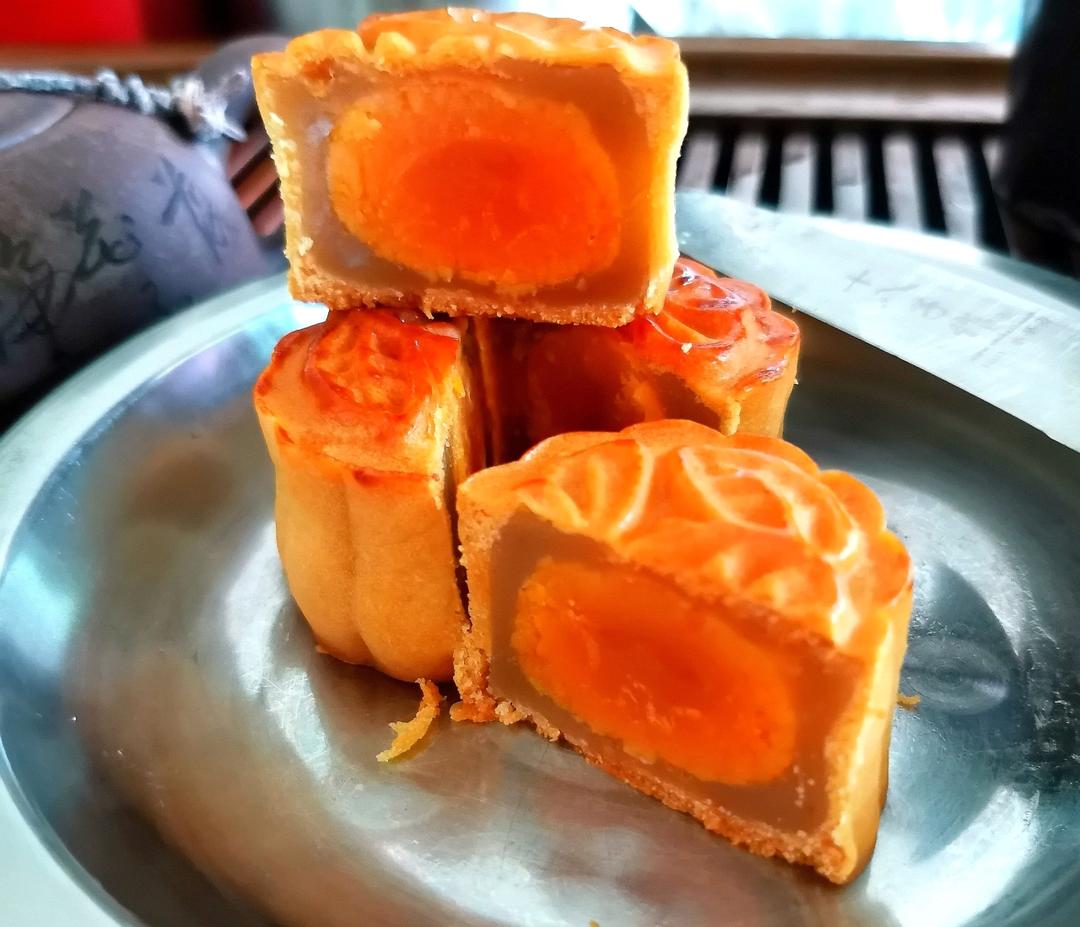 广式月饼—蛋黄莲蓉月饼