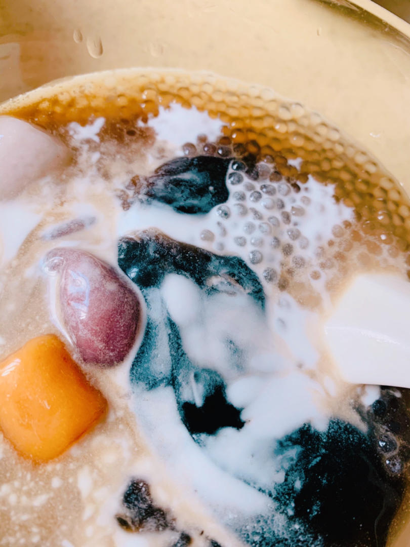 芋圆芒果椰汁西米露