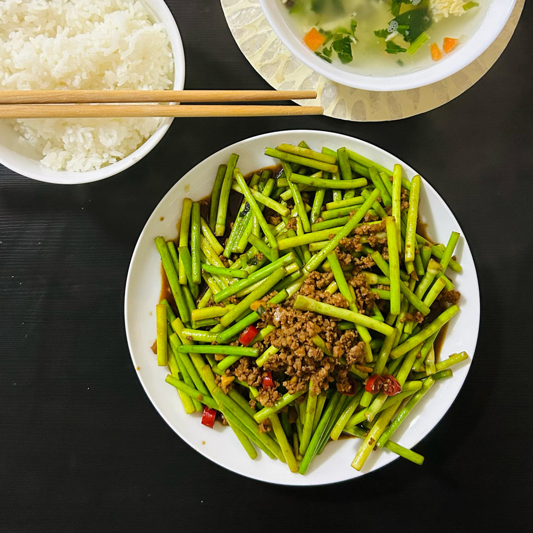 蒜苔炒肉末，三碗米饭都不够吃