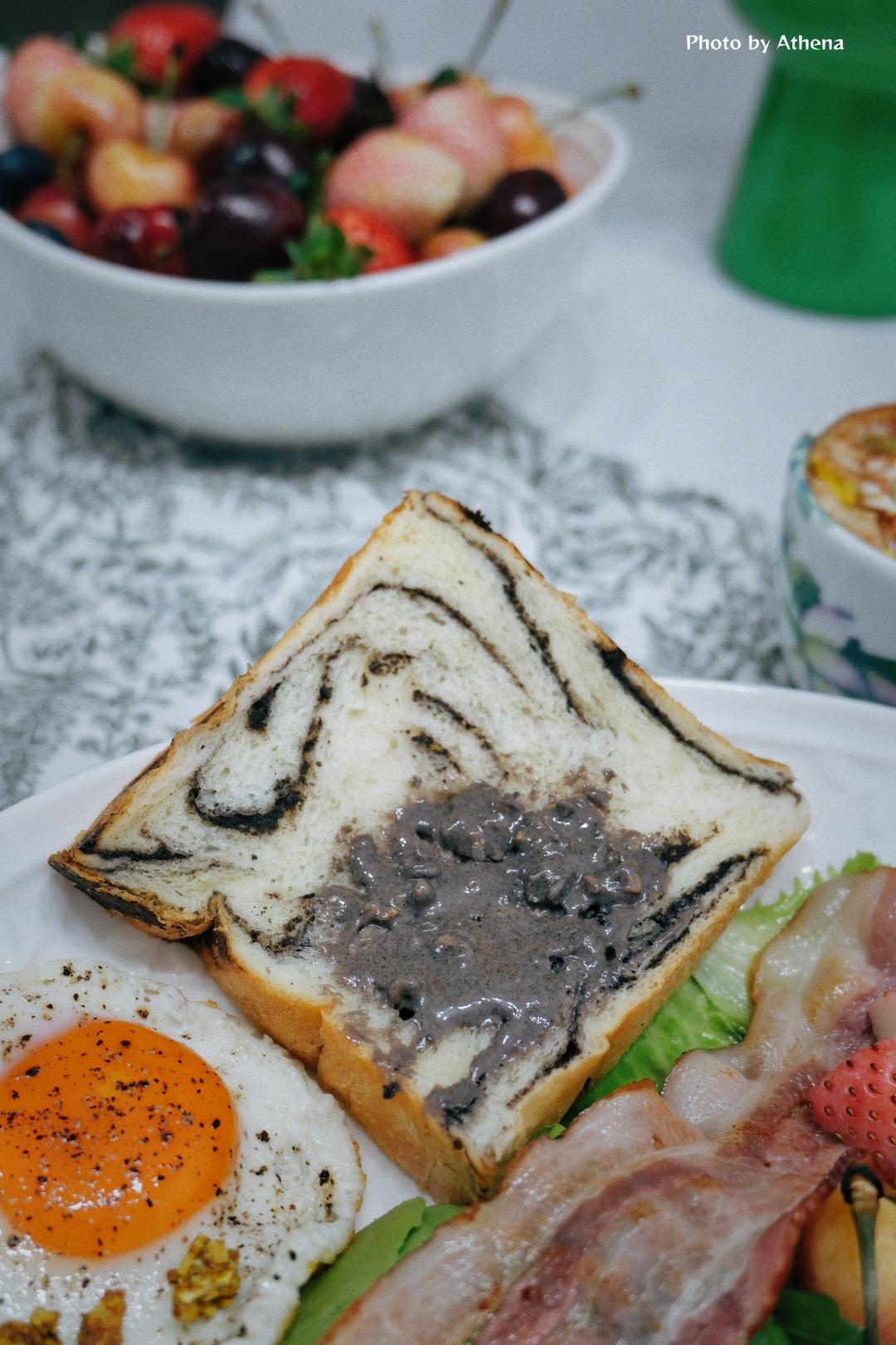 香浓黑芝麻！黑芝麻奶酥水立方吐司！