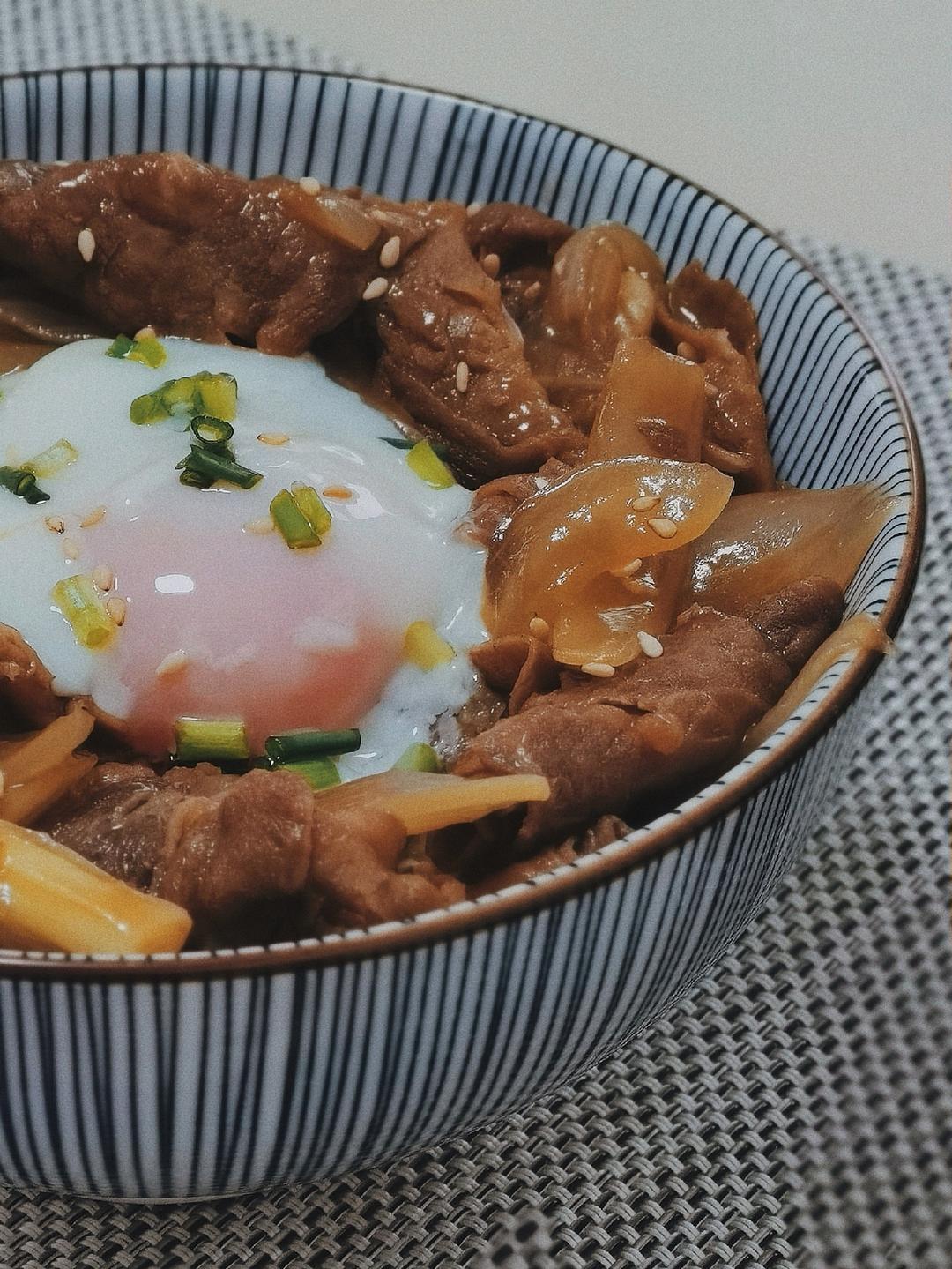 这大概是最接近日料店的照烧肥牛饭了