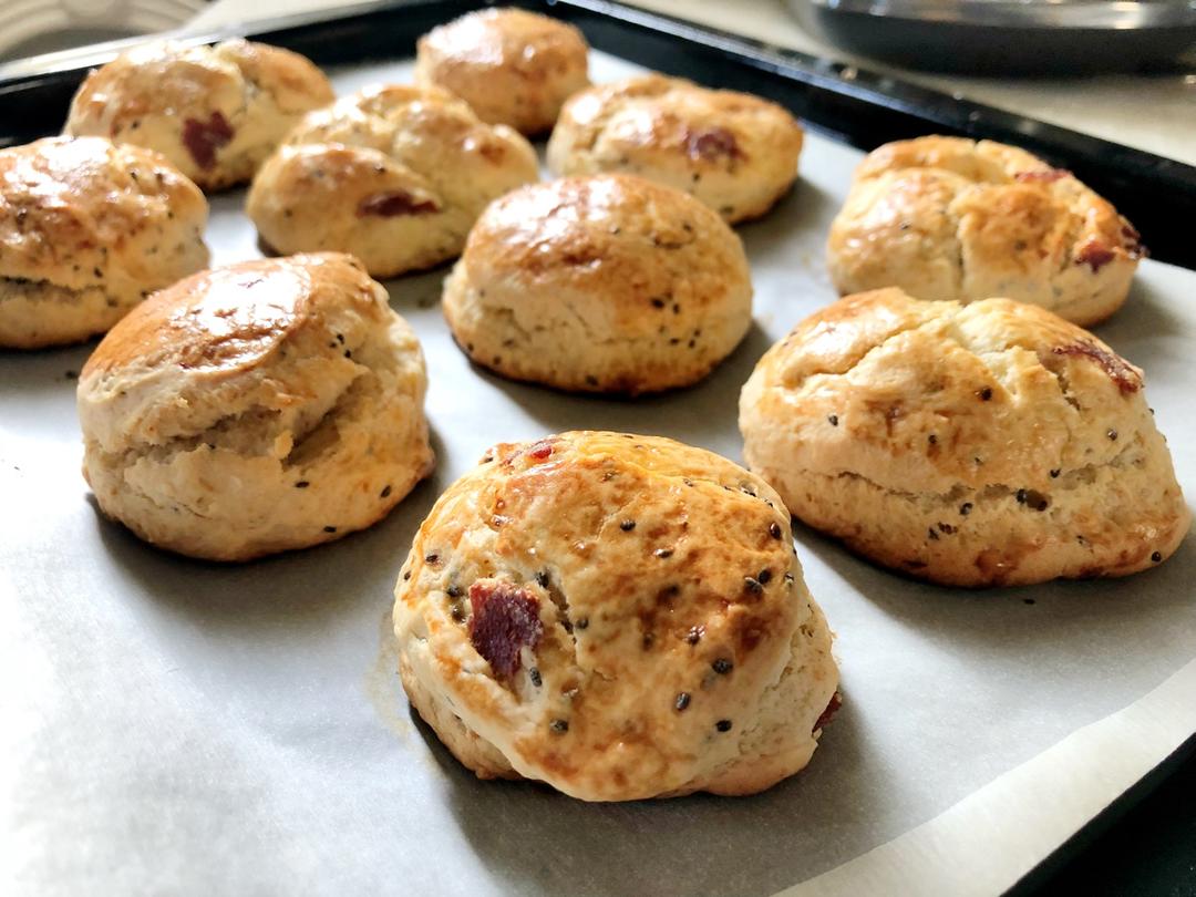 【视频】3分钟 奶油司康Scone(可能是世界上最快手的司康) 消耗淡奶油～