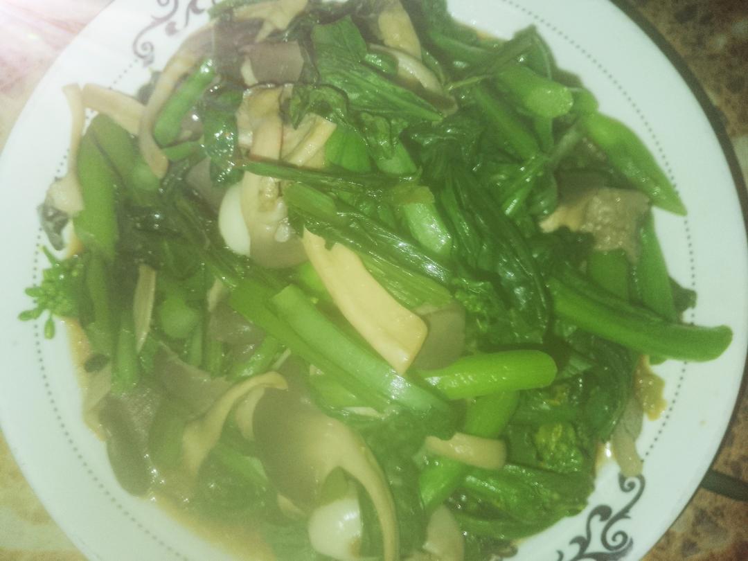 素菜也鲜甜的平菇炒青菜