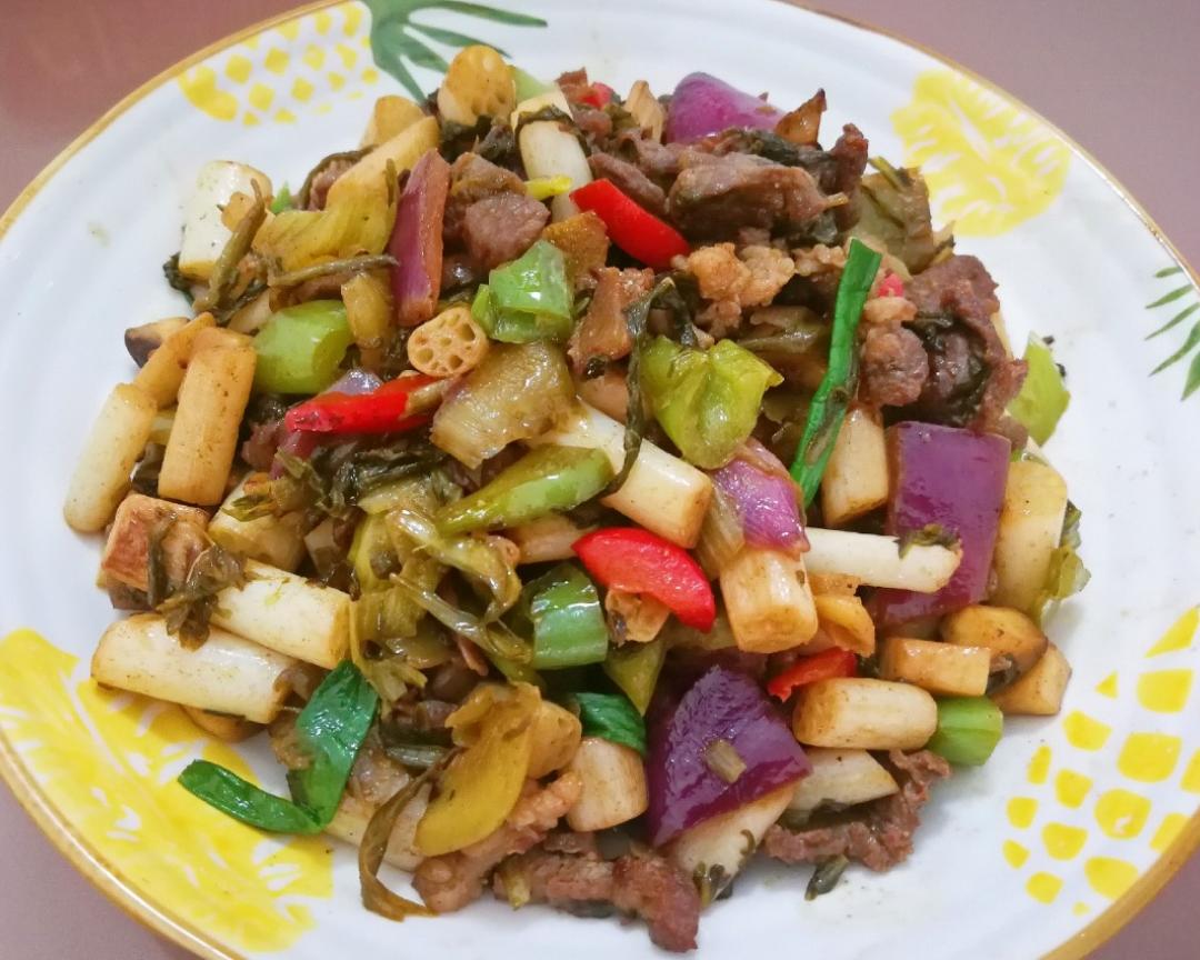 泡藕带酸菜炒牛肉(快手菜)