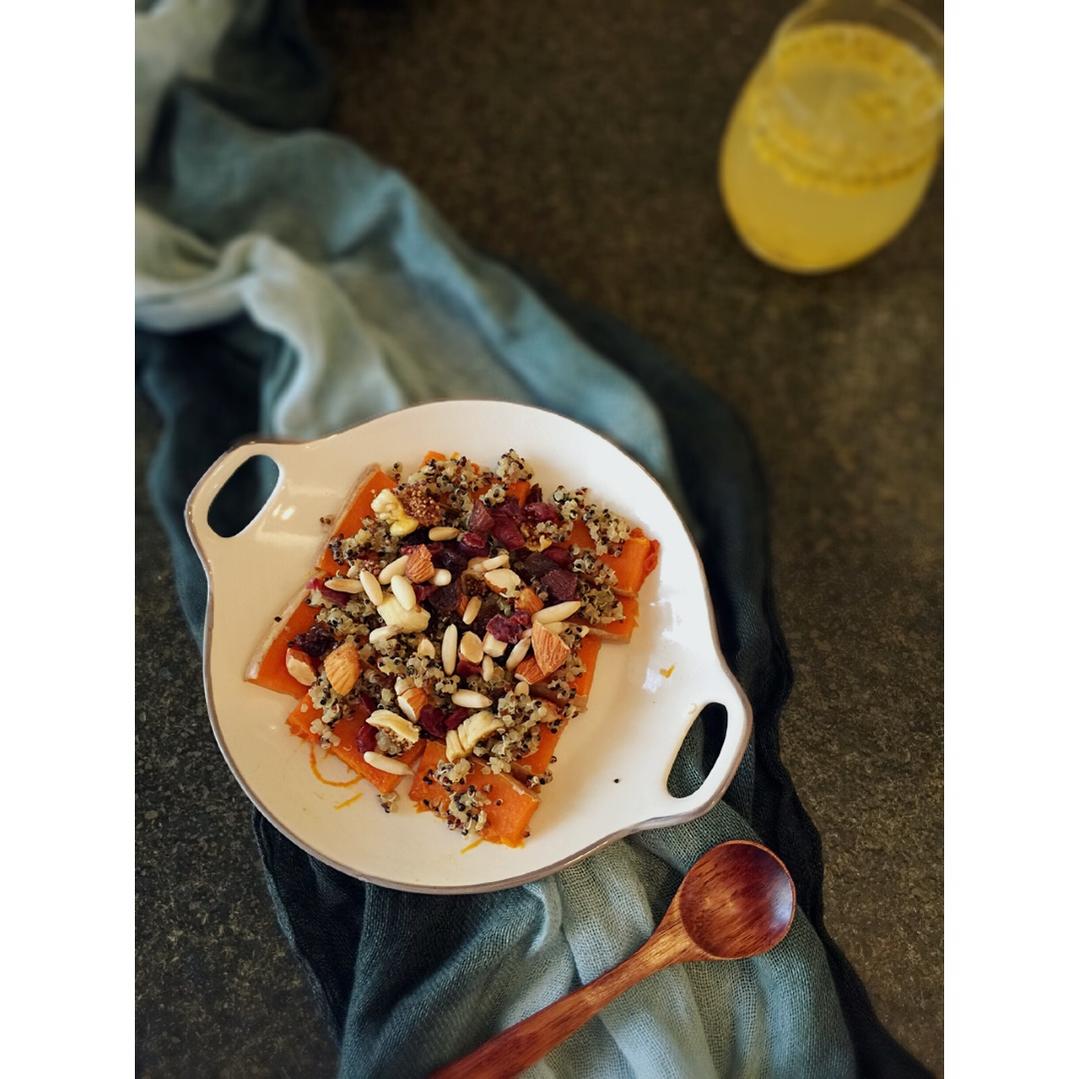 烤坚果南瓜藜麦沙拉