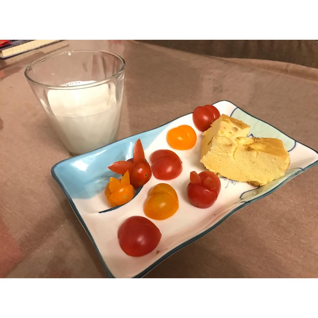 宝宝辅食：番茄小萌兔—几秒钟搞定，小番茄的魔法大变身！