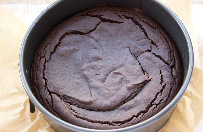 【生酮】打匀就可以的巧克力牛油果蛋糕的做法 步骤4