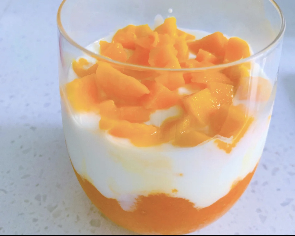 低卡减肥甜品: 无糖无蜂蜜の芒果酸奶杯🥭的做法