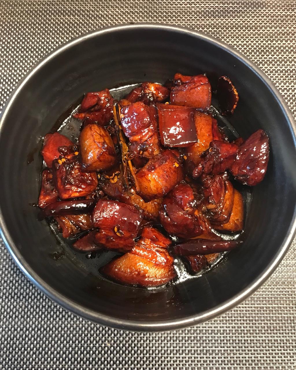 吃着碗里望着锅里的红烧肉