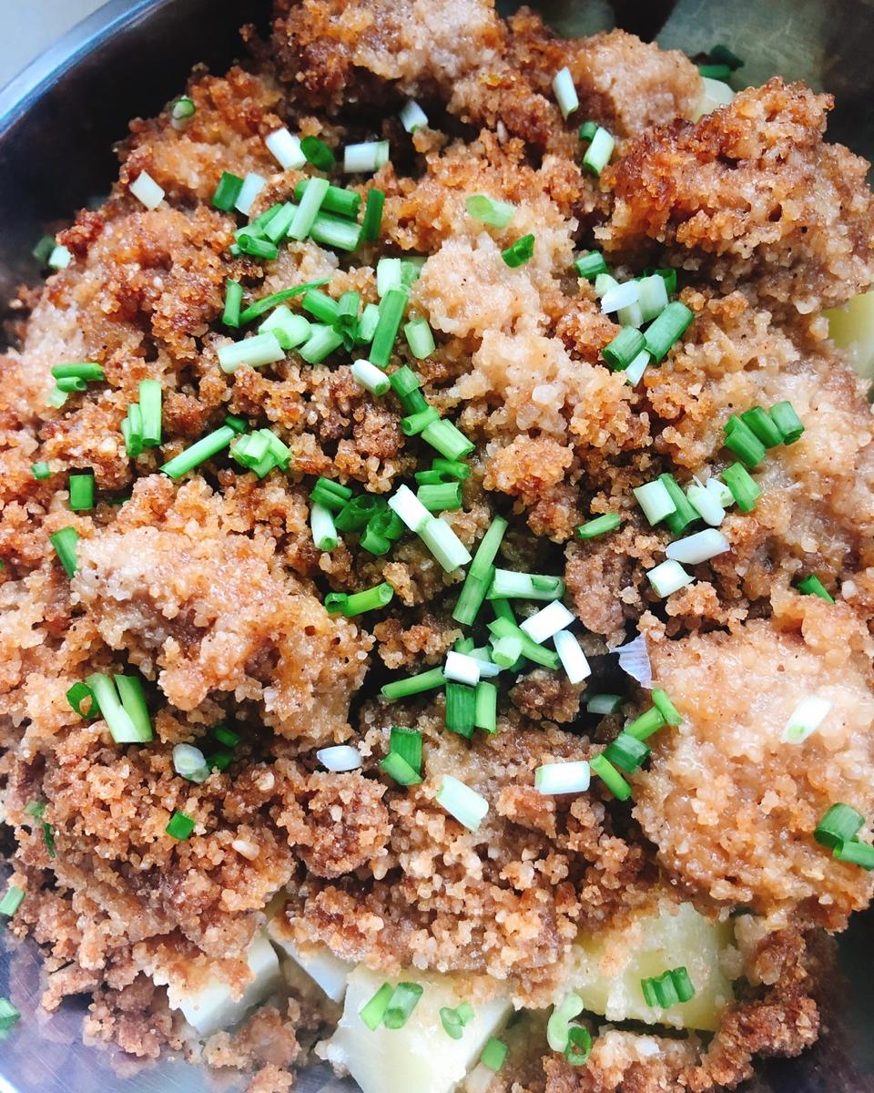 蒋氏深夜小厨房做的土豆粉蒸肉