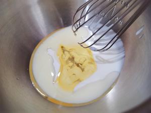 酸奶🧁纸杯蛋糕（附不开裂秘诀）的做法 步骤4