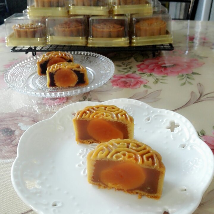 广式月饼—蛋黄莲蓉月饼