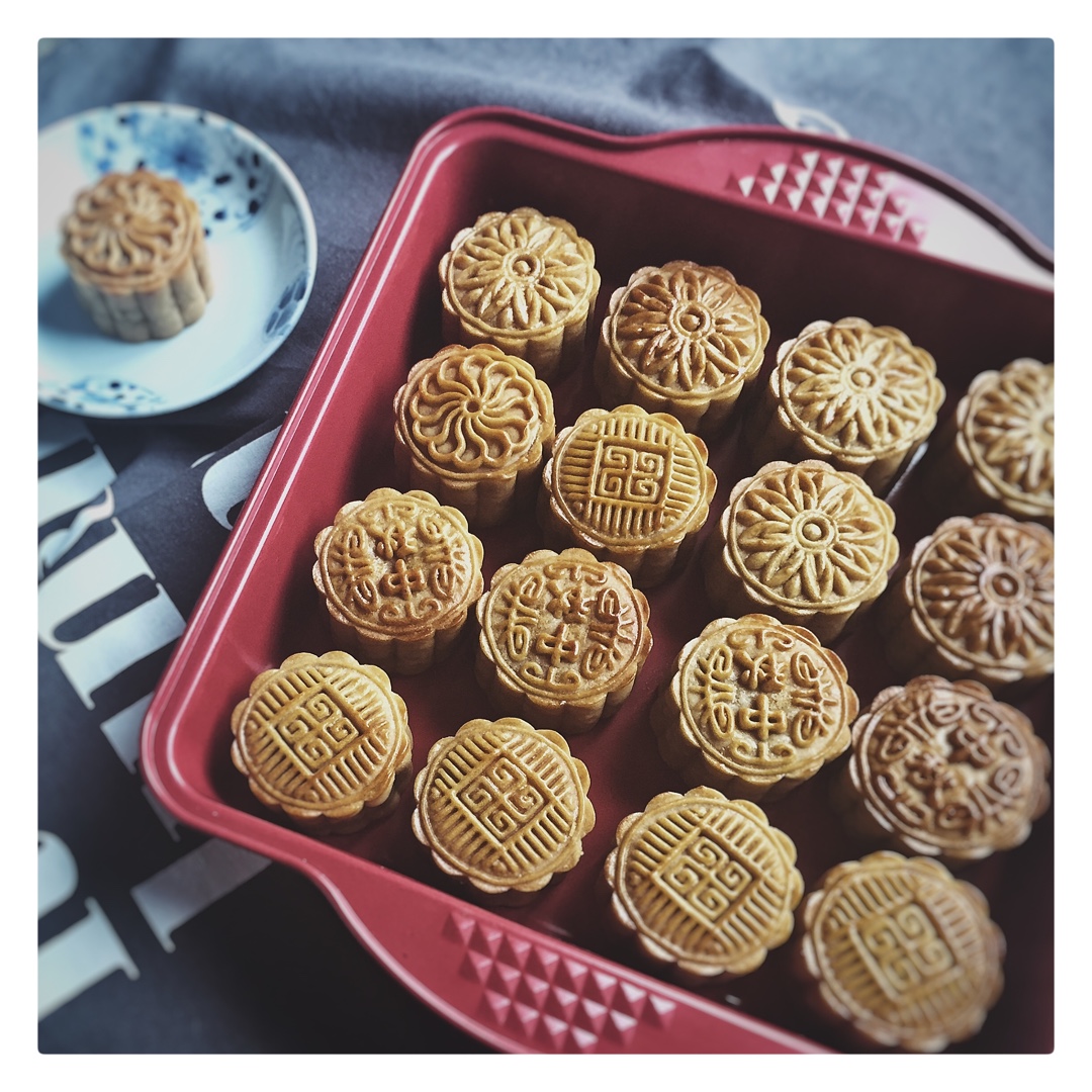 广式月饼——蛋黄莲蓉月饼