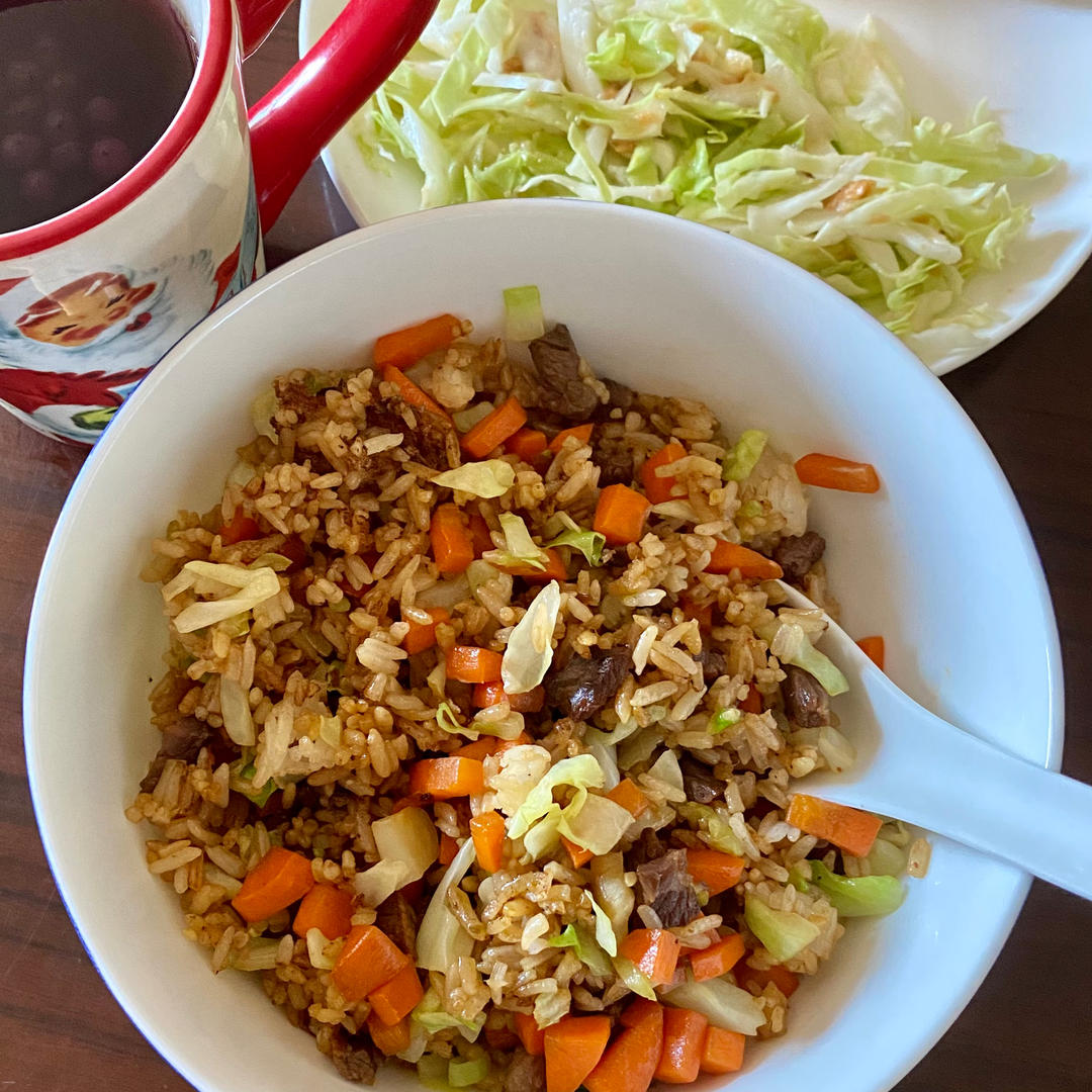 孩子最爱吃香喷喷的牛肉粒炒饭