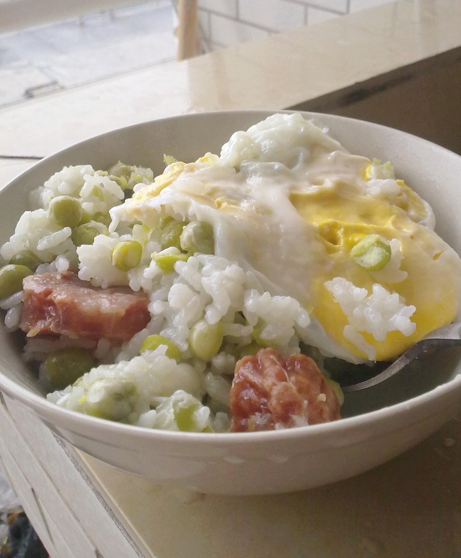 豌豆腊肠焖饭的做法