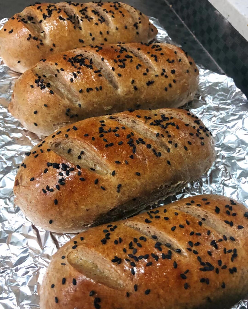 大甜呐做的黑全麦大列巴面包