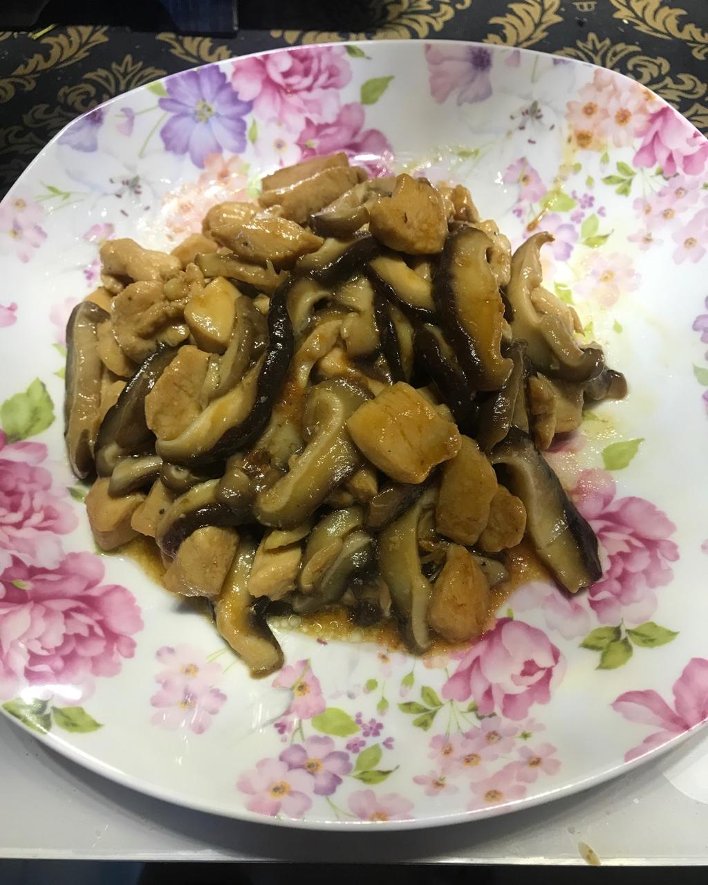 只只-9做的鸡肉炒香菇