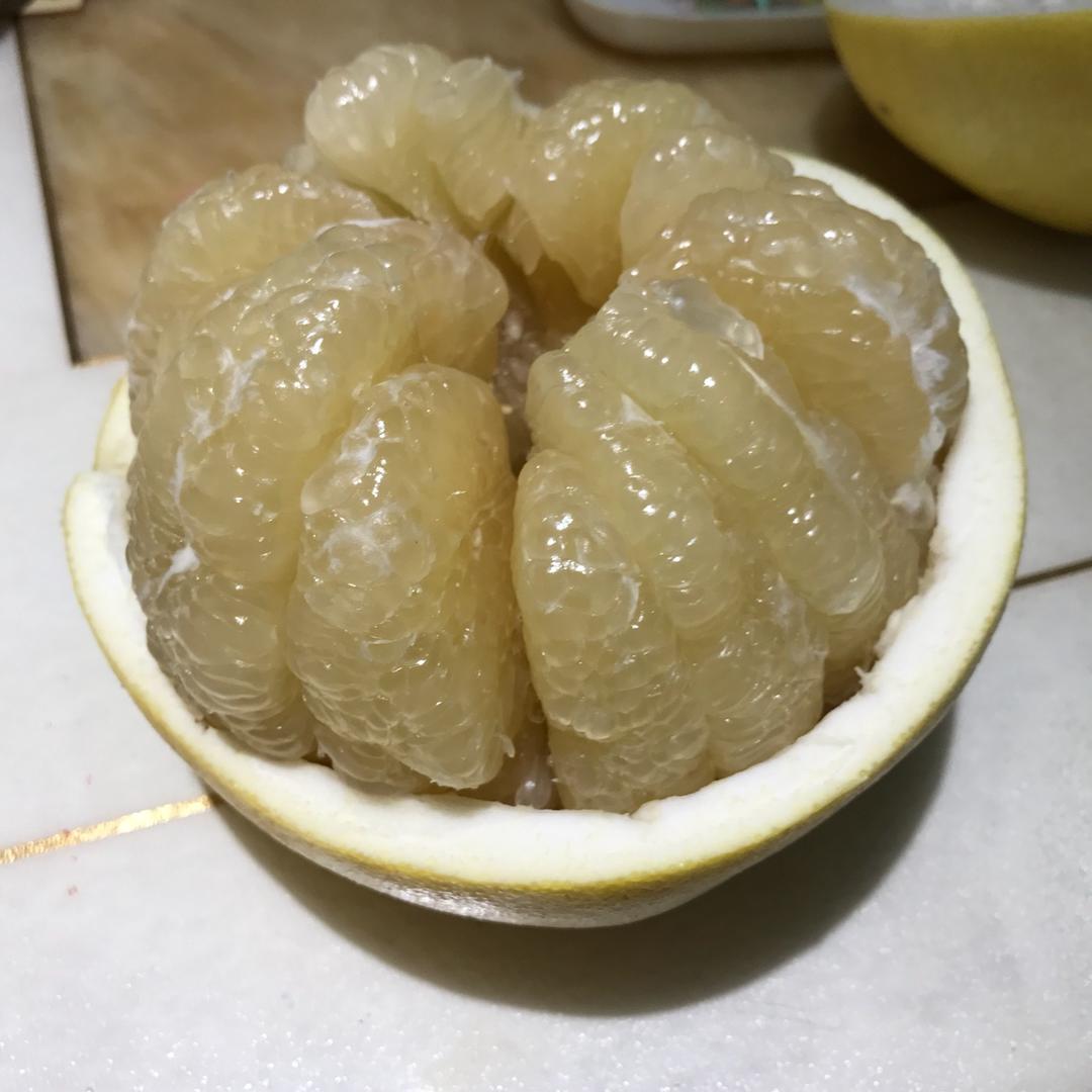 巧剥柚子皮