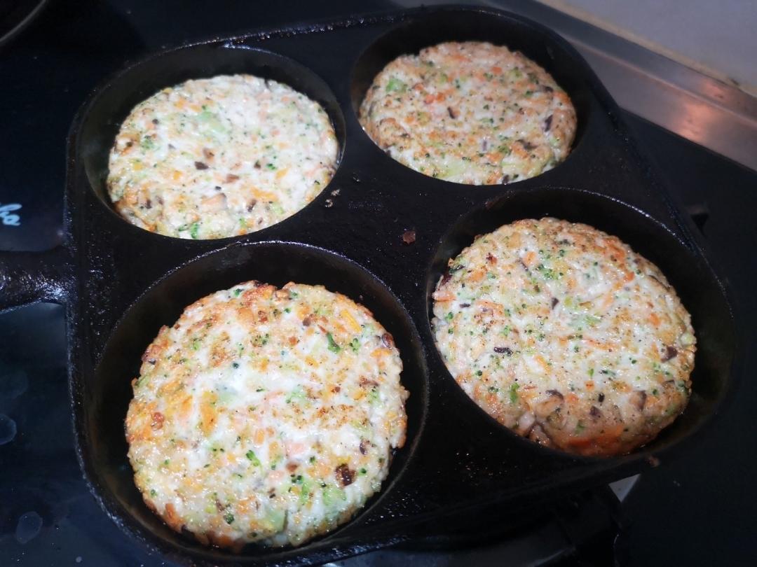 减肥、健身人士吃了狂点赞的蔬菜鸡胸肉饼