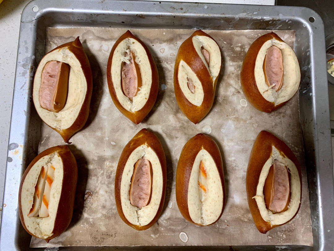 德式香肠芝士碱水棒🥖肉食党的本命面包