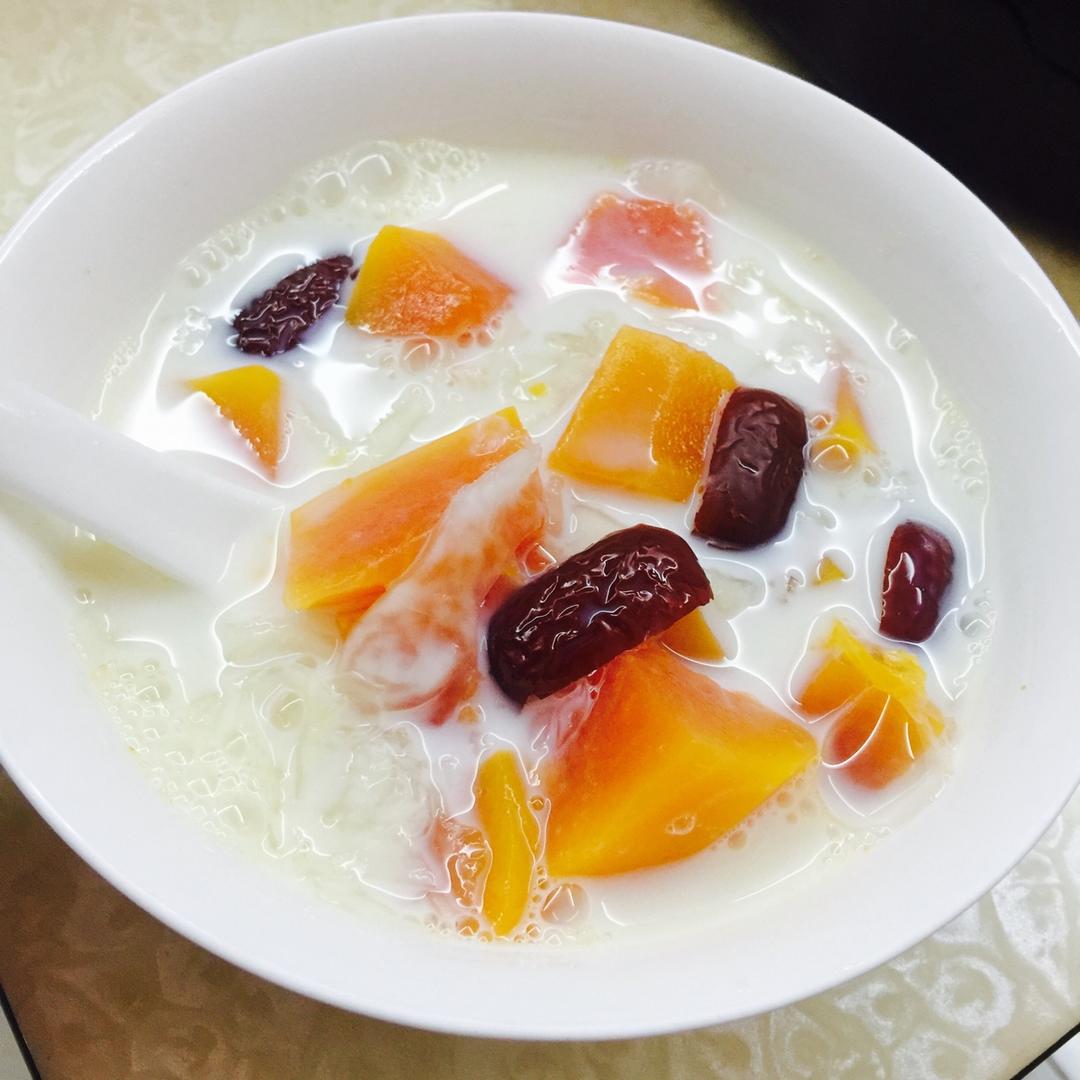 冰糖银耳牛奶炖木瓜