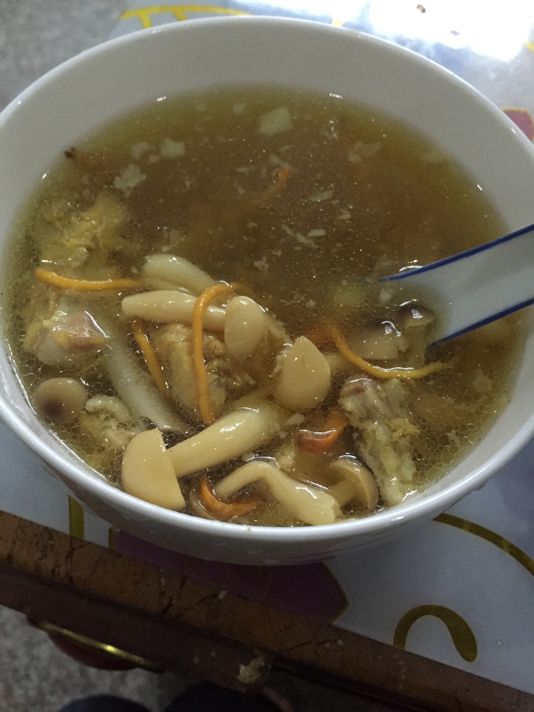 菌菇排骨汤的做法