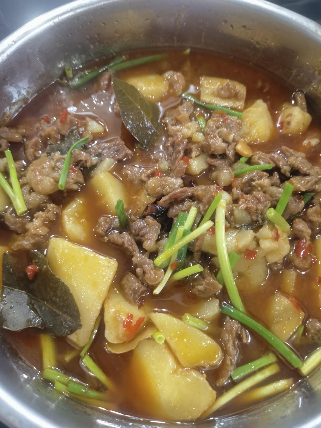 胡萝卜炖牛腩