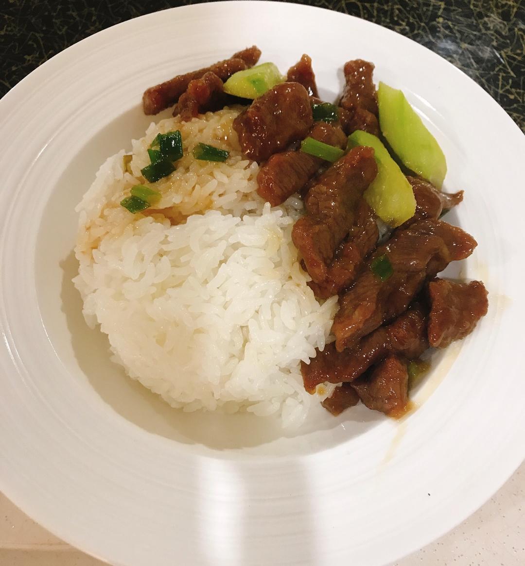 蚝油牛肉盖饭