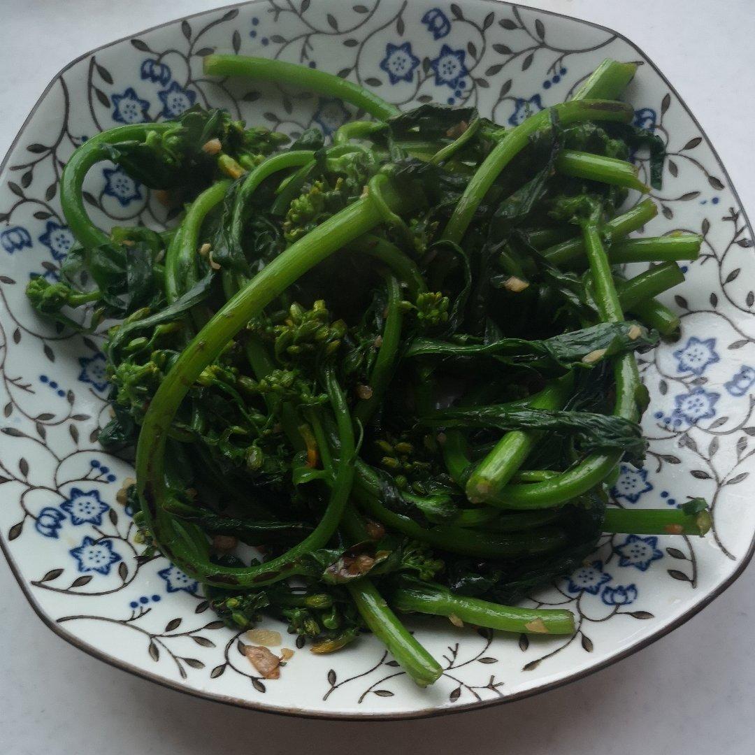 蒜蓉炒菜苔