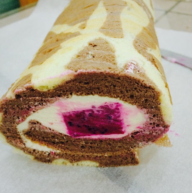 长颈鹿花纹奶油蛋糕卷——朴素的蛋糕卷也生动形象了哦