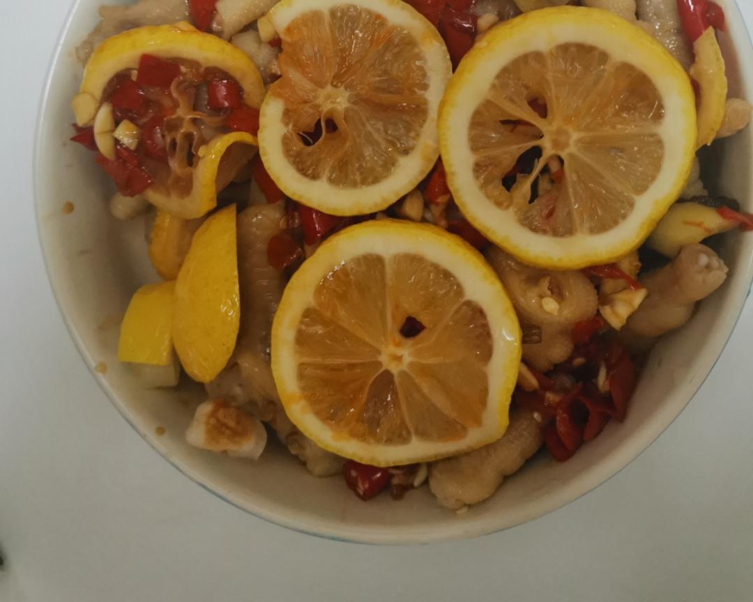 酸甜辣全要的，柠檬剁椒鸡爪