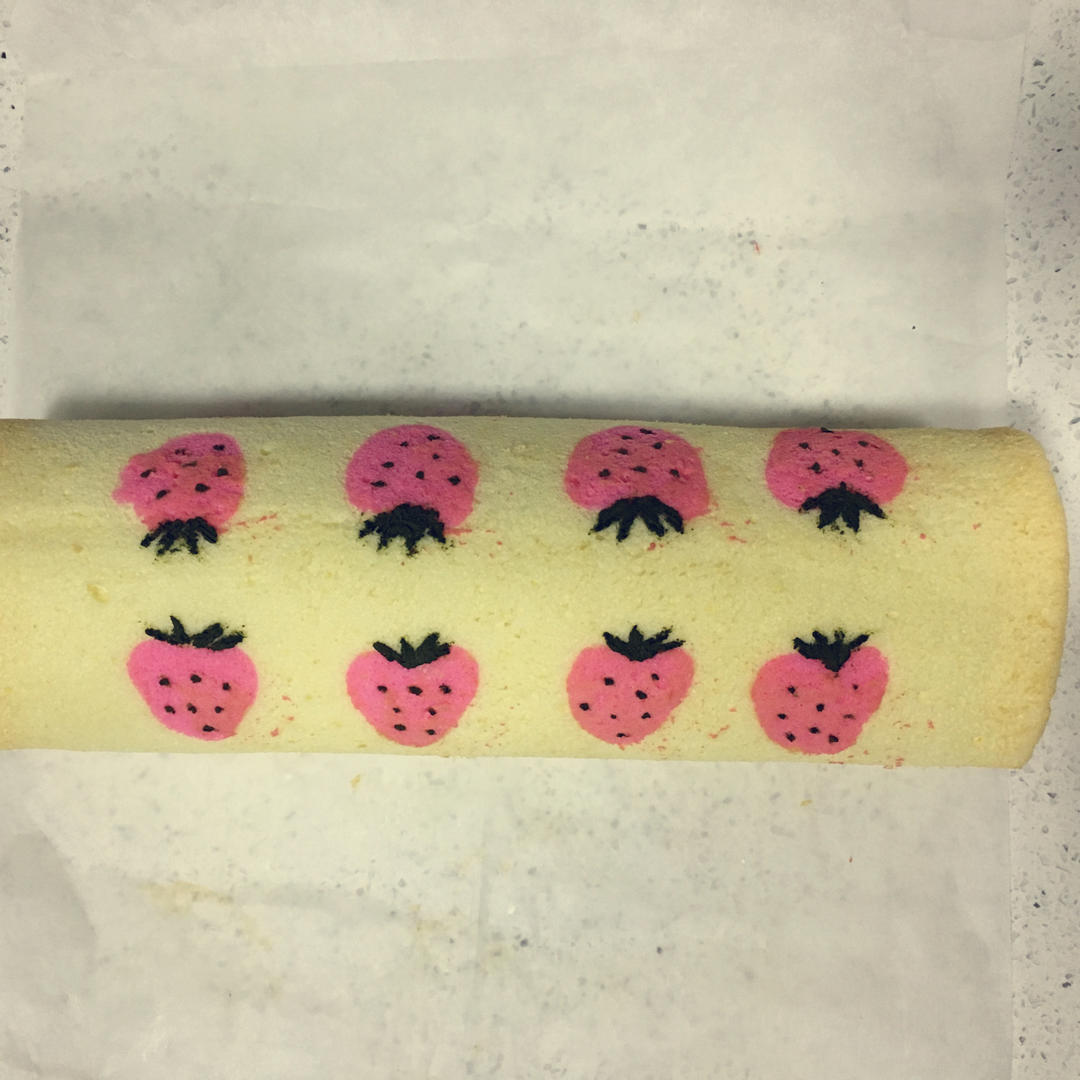 彩绘草莓蛋糕卷