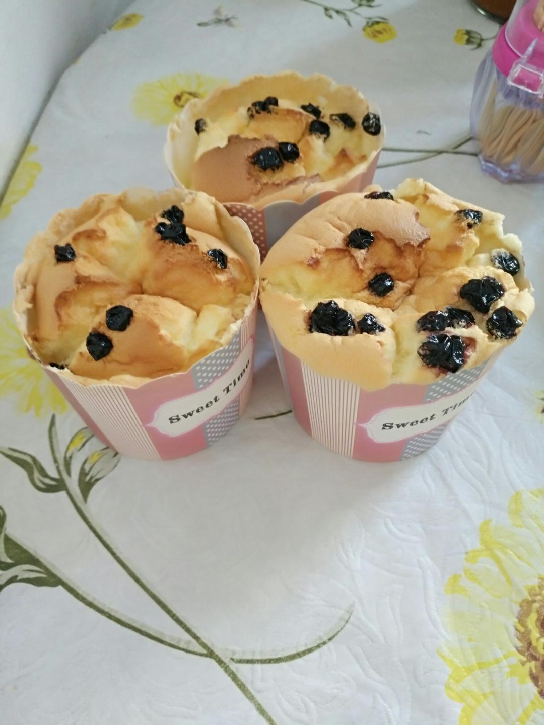 蔓越莓纸杯戚风小蛋糕