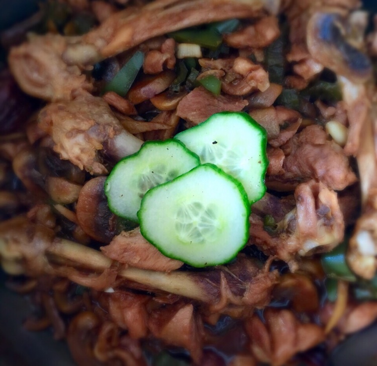 小鸡炖蘑菇