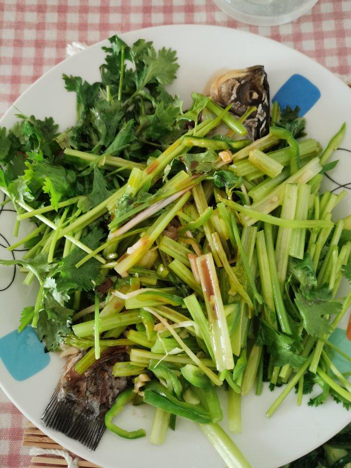 厨师长教你：“清蒸鲫鱼”的家常做法，营养又美味