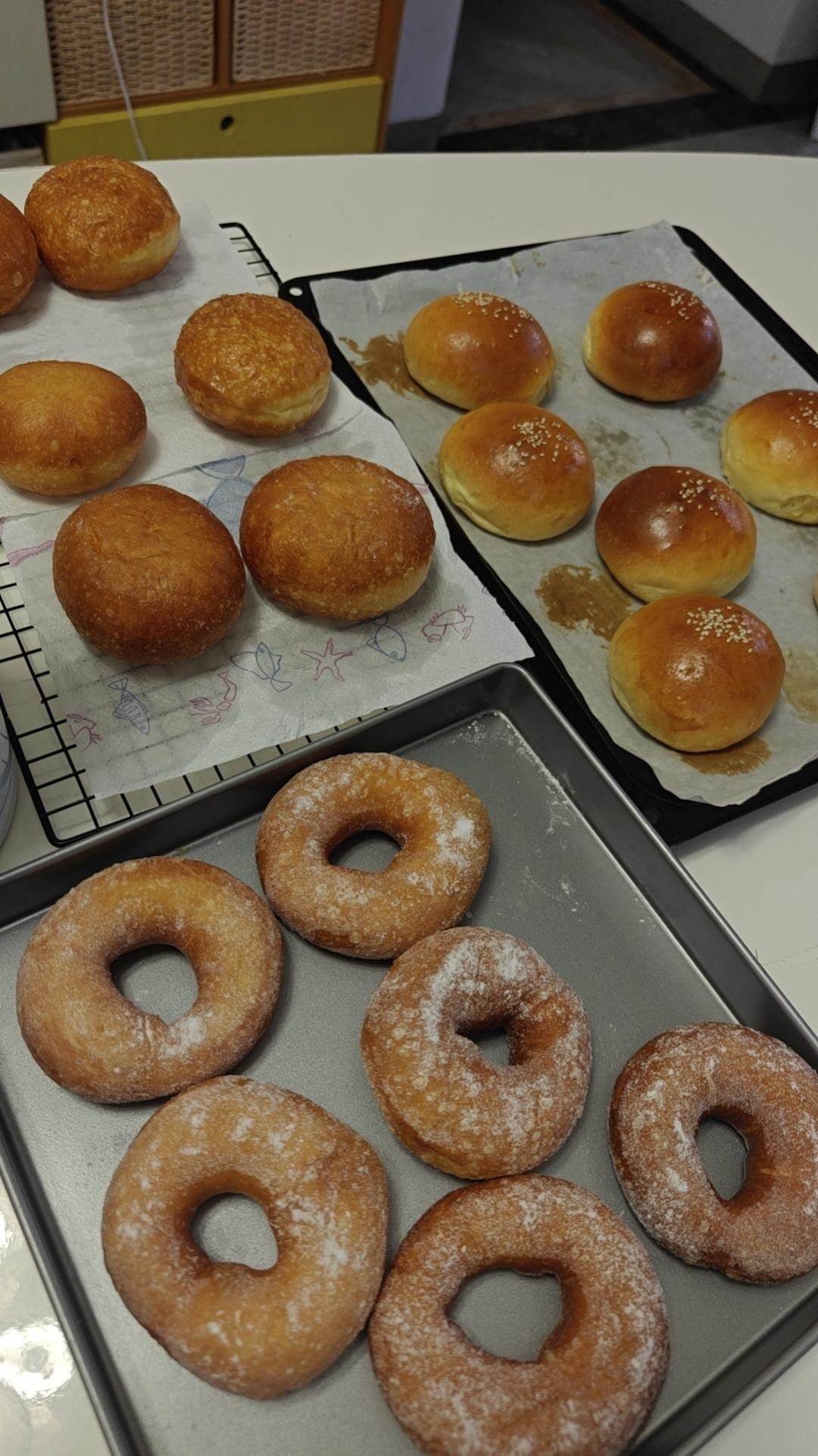 多拿滋甜甜圈&扭扭面包&豆沙面包