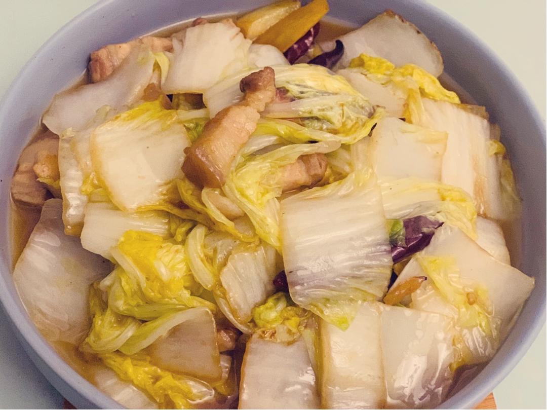 很香的白菜炖五花肉