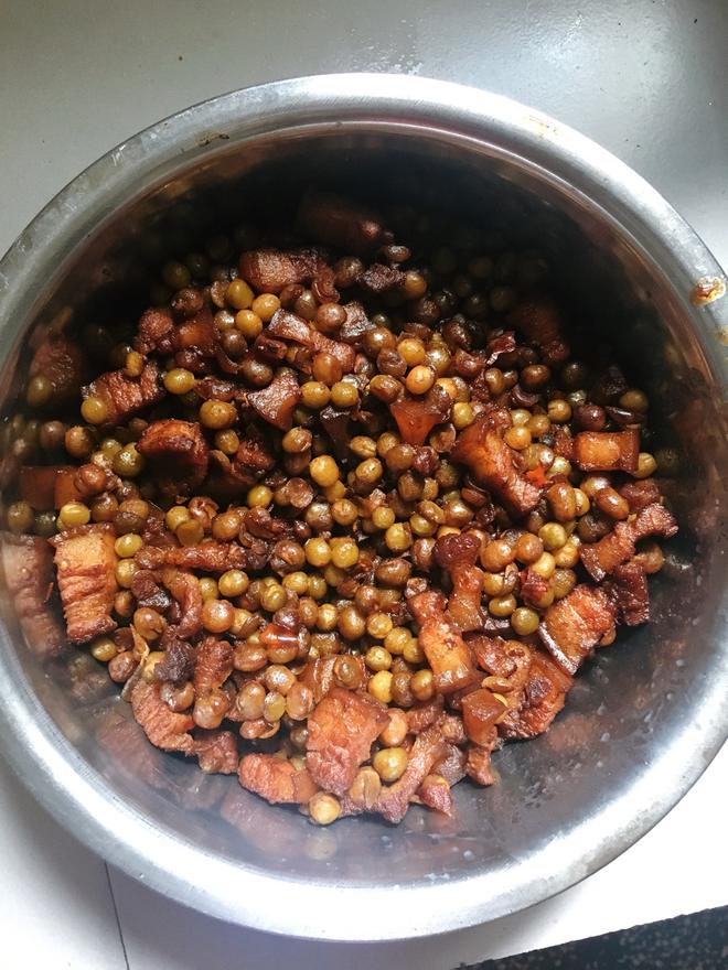 豌豆烧肉的做法