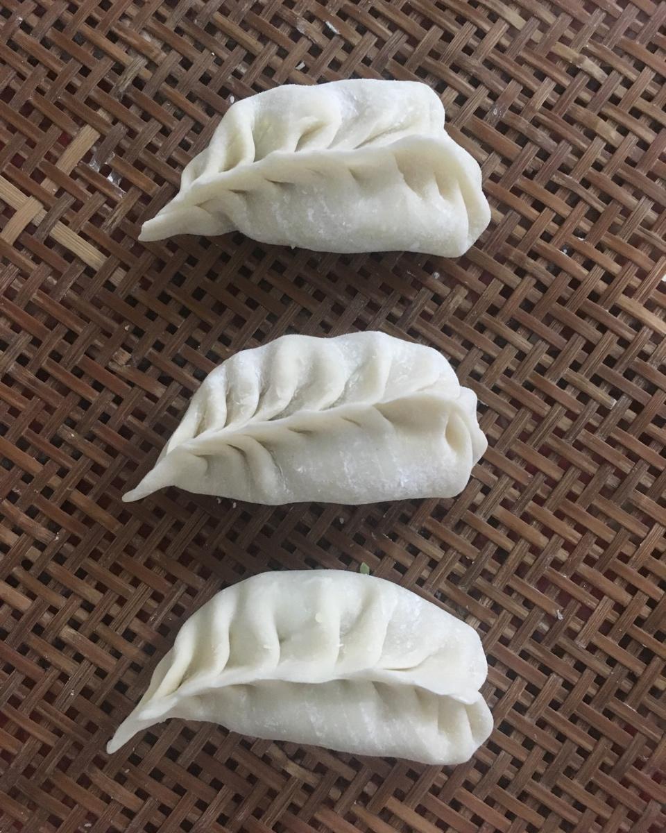 弯柳叶包子包法
