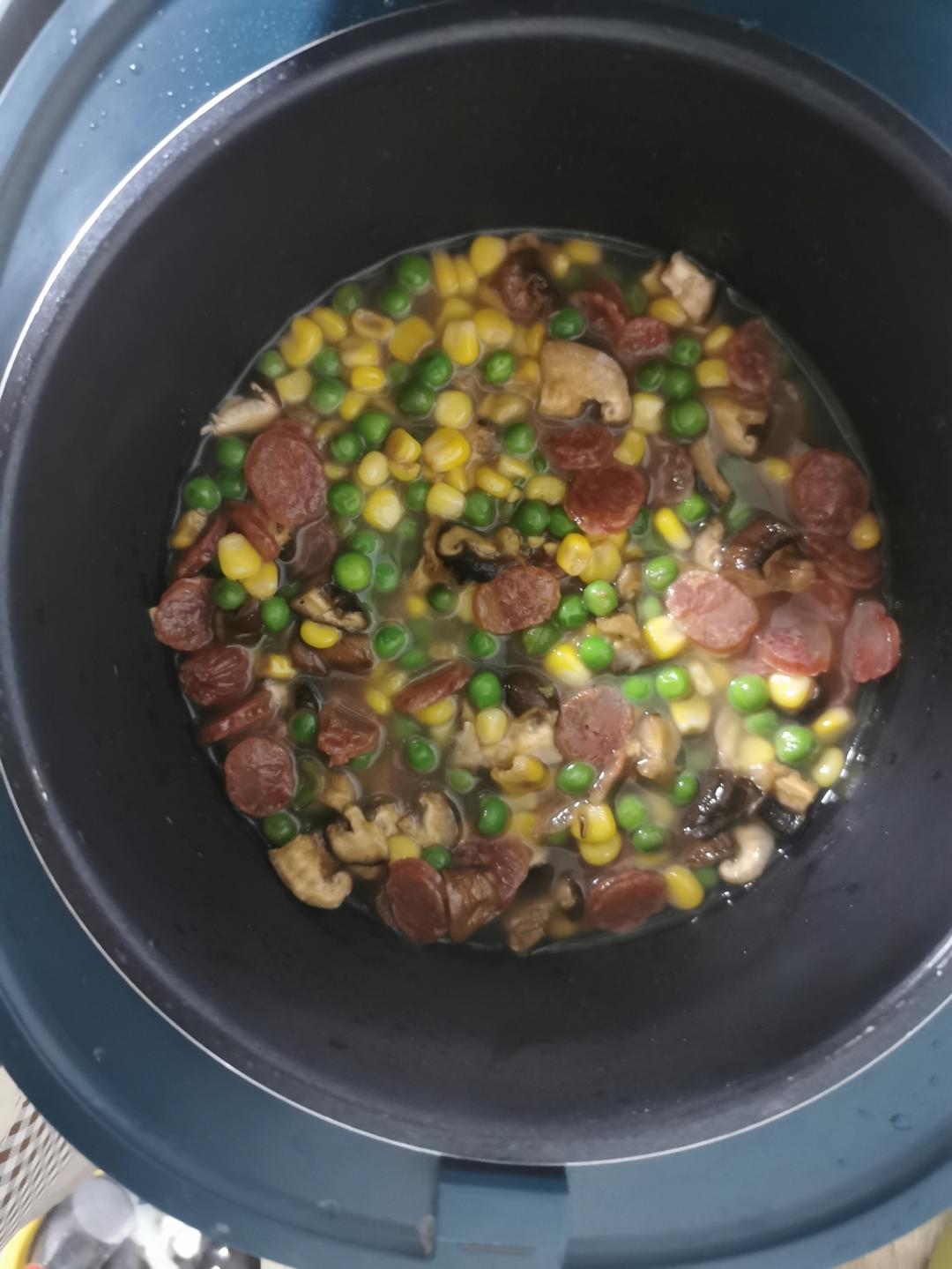 懒人必备～电饭煲腊肠焖饭