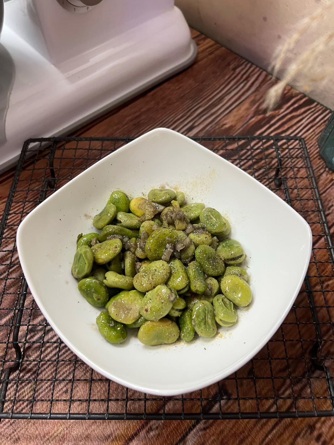 粉糯清新的葱蒜油焖蚕豆
