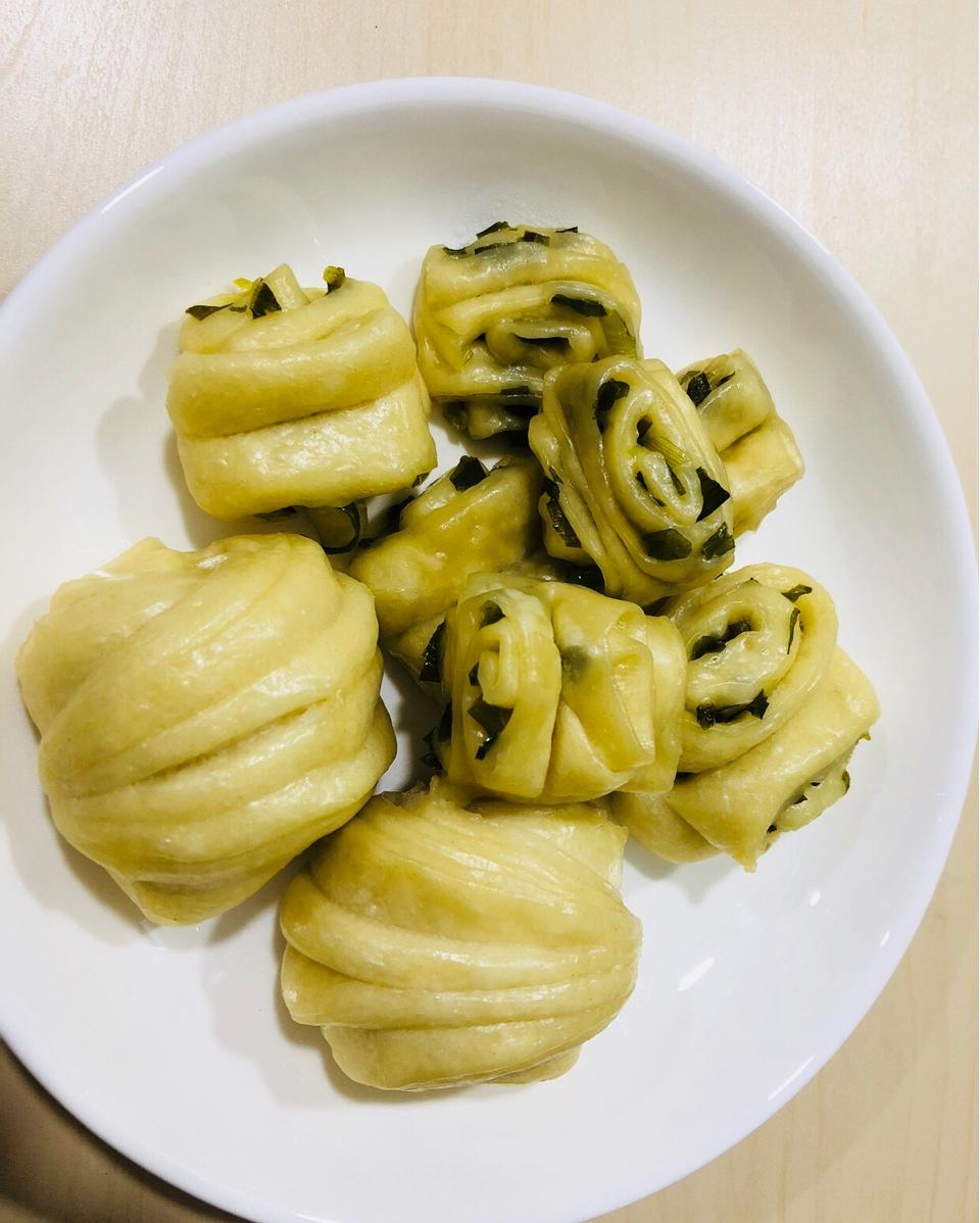 超松软的奶香葱油花卷