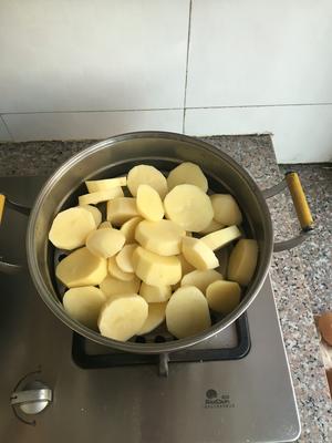 爆好吃的土豆泥蛋黄沙拉的做法 步骤4