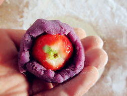 紫薯草莓椰蓉球的做法 步骤4