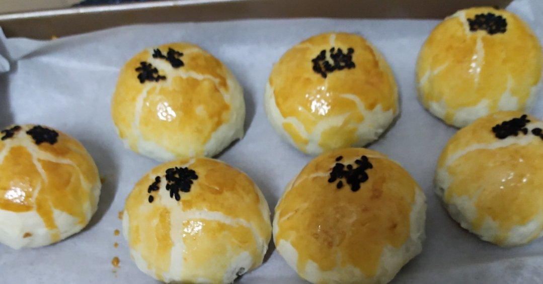 咸五仁月饼