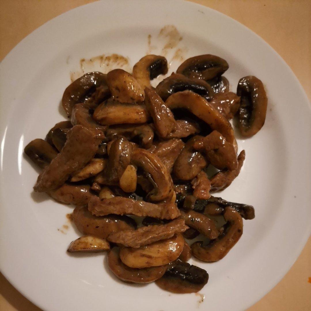 蒜香黑椒口蘑炒牛肉❗️真的是味觉天花板