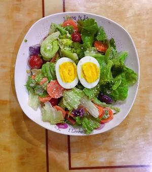 减脂蔬菜沙拉8分钟搞定超简单的做法 步骤2