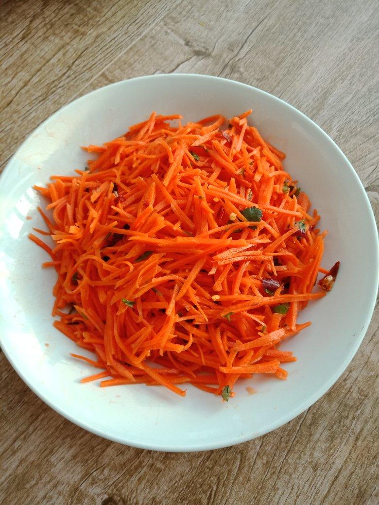凉拌胡萝卜丝