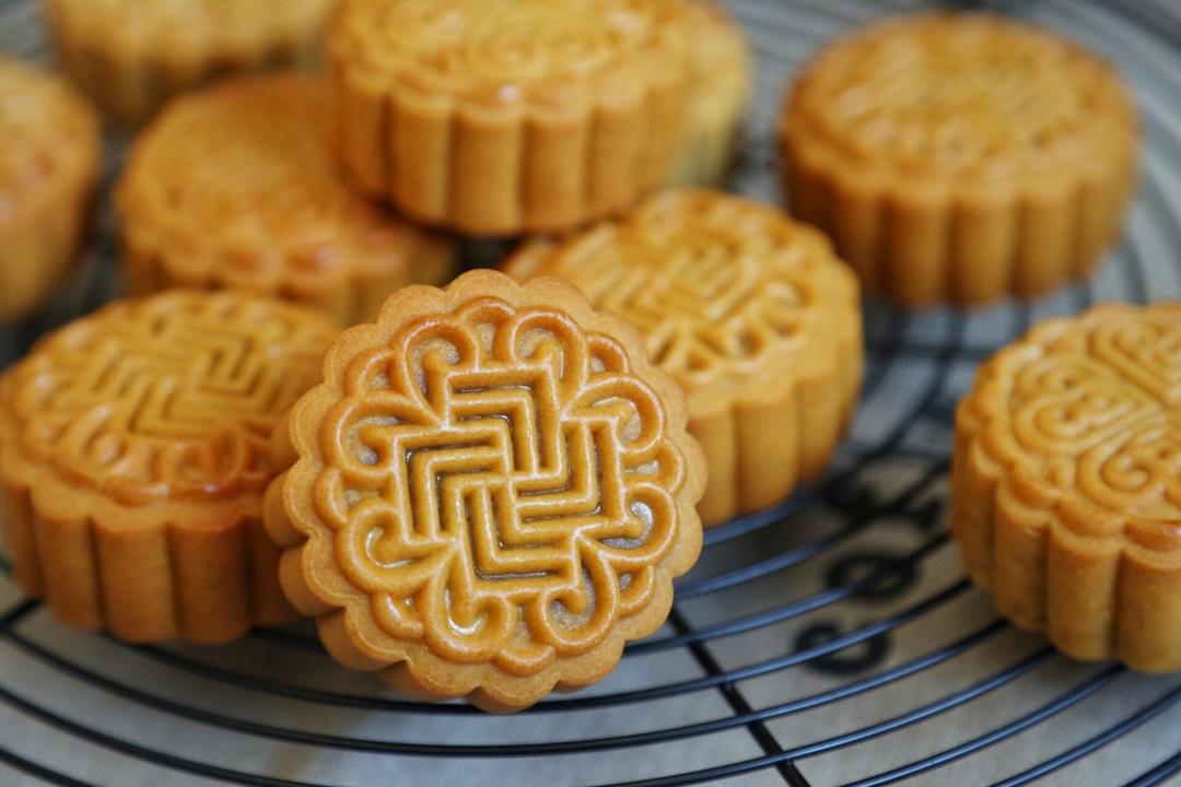 黑芝麻蛋黄月饼