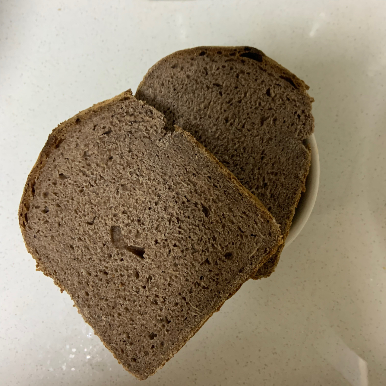 简单又健康的100%黑麦面包（黑裸麦与黑小麦）